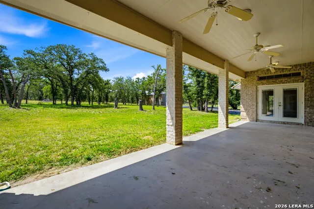 282 SHANNON RDG Floresville, TX 78114