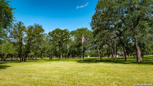 282 SHANNON RDG Floresville, TX 78114