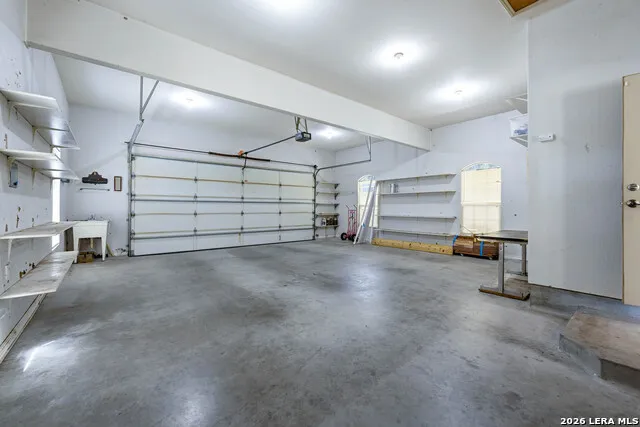 282 SHANNON RDG Floresville, TX 78114