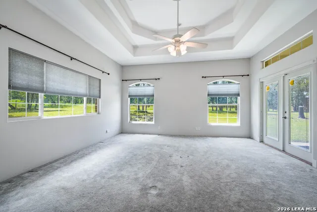 282 SHANNON RDG Floresville, TX 78114