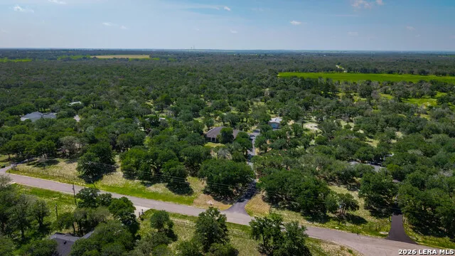 282 SHANNON RDG Floresville, TX 78114