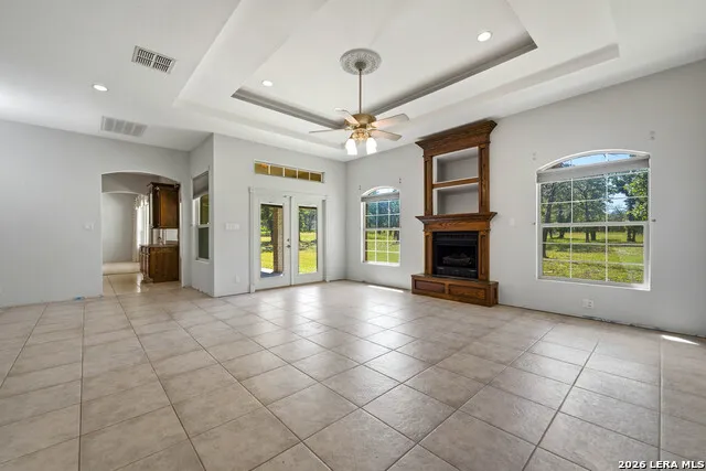 282 SHANNON RDG Floresville, TX 78114