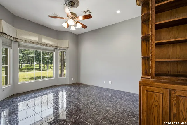282 SHANNON RDG Floresville, TX 78114