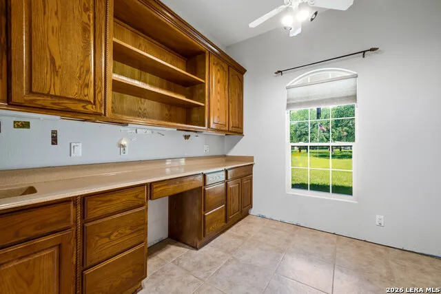 282 SHANNON RDG Floresville, TX 78114