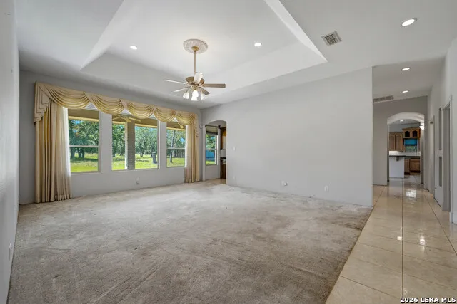 282 SHANNON RDG Floresville, TX 78114