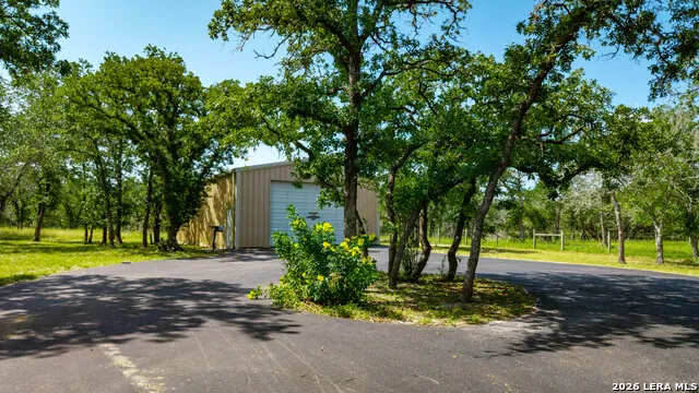 282 SHANNON RDG Floresville, TX 78114