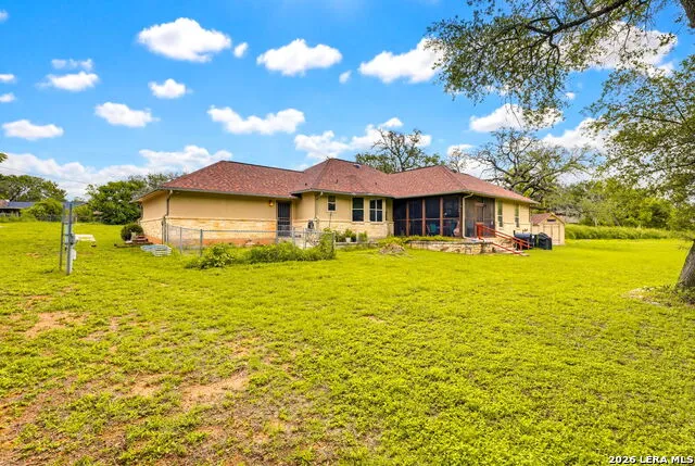 1103 Eagle View Pleasanton, TX 78064