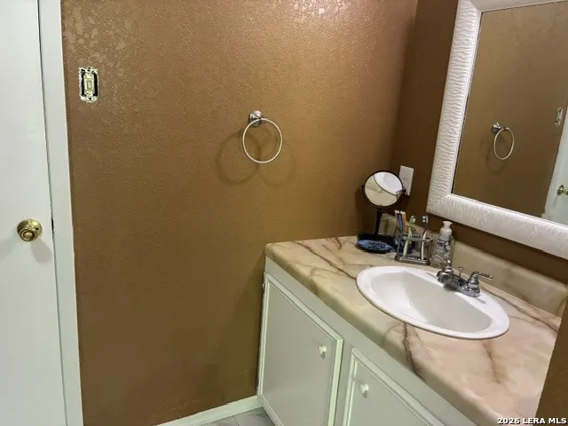 613 OLD CARRIZO RD Uvalde, TX 78801