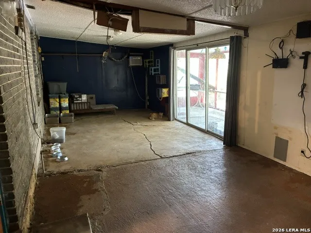 613 OLD CARRIZO RD Uvalde, TX 78801