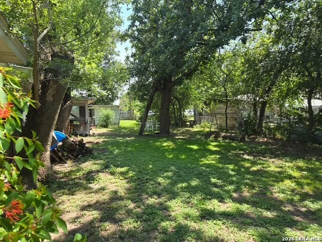 613 OLD CARRIZO RD Uvalde, TX 78801