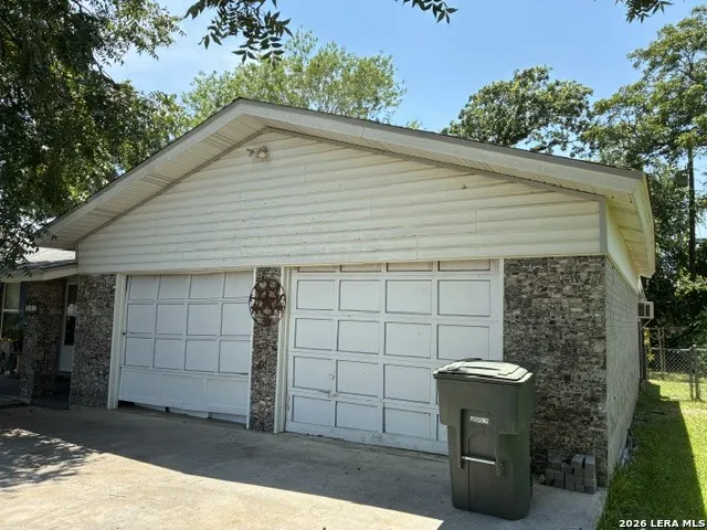 613 OLD CARRIZO RD Uvalde, TX 78801