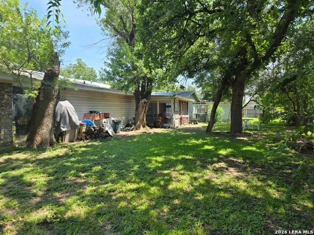 613 OLD CARRIZO RD Uvalde, TX 78801