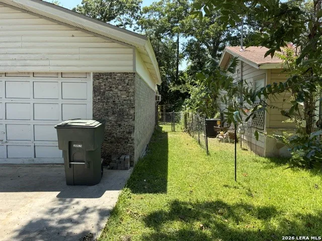 613 OLD CARRIZO RD Uvalde, TX 78801