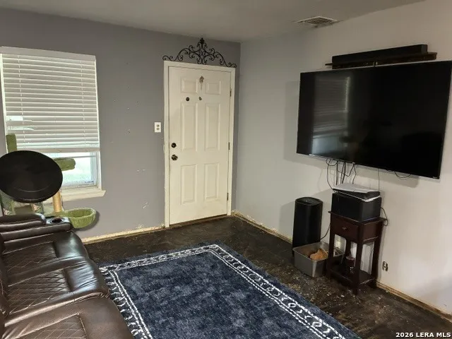 613 OLD CARRIZO RD Uvalde, TX 78801