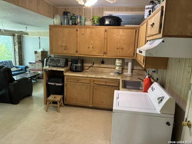 613 OLD CARRIZO RD Uvalde, TX 78801
