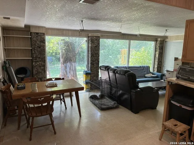 613 OLD CARRIZO RD Uvalde, TX 78801