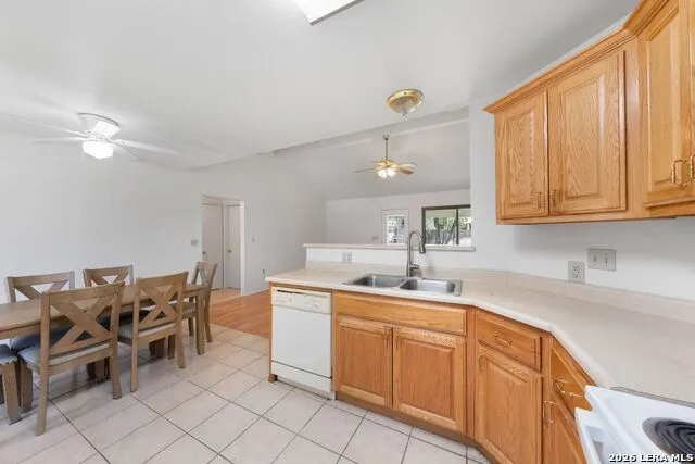 109 Windcrest Floresville, TX 78114