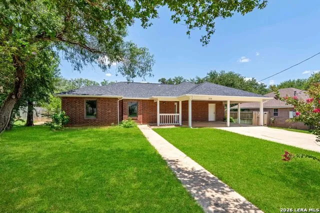 109 Windcrest Floresville, TX 78114