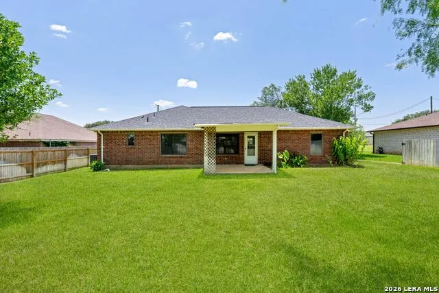 109 Windcrest Floresville, TX 78114