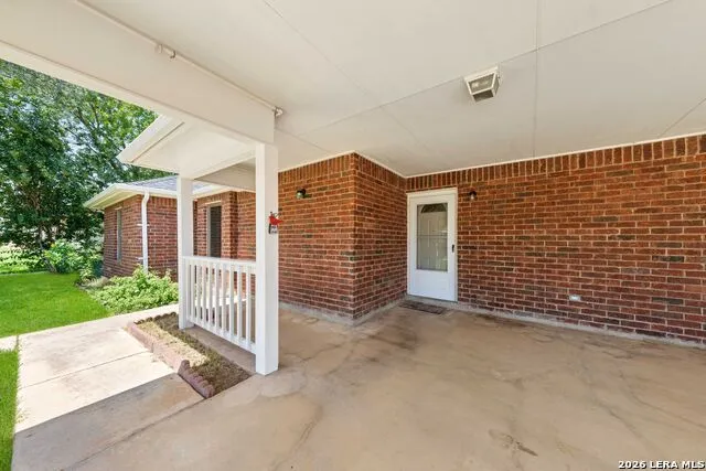 109 Windcrest Floresville, TX 78114