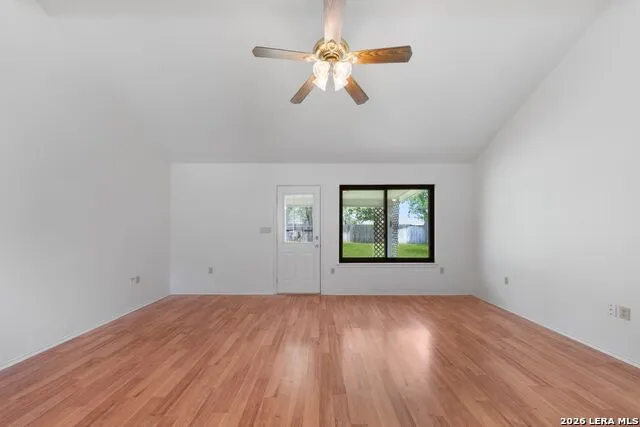 109 Windcrest Floresville, TX 78114
