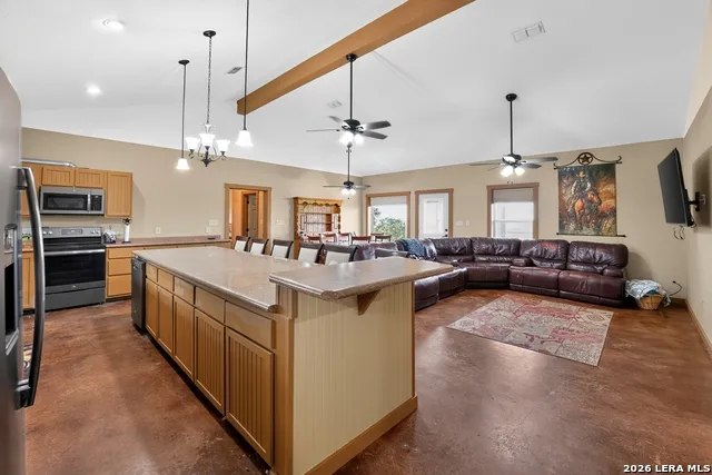 2217 County Road 412 Stockdale, TX 78160