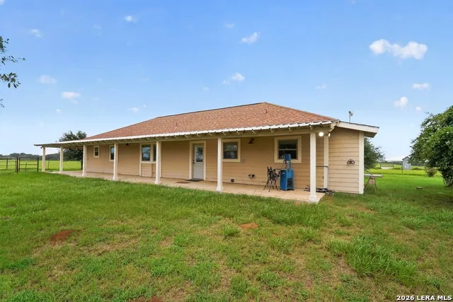 2217 County Road 412 Stockdale, TX 78160
