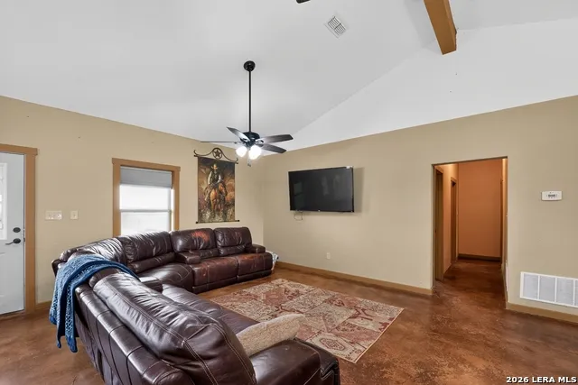 2217 County Road 412 Stockdale, TX 78160