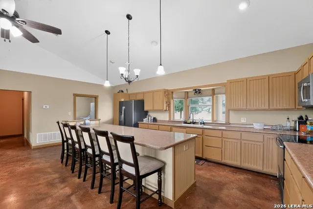 2217 County Road 412 Stockdale, TX 78160