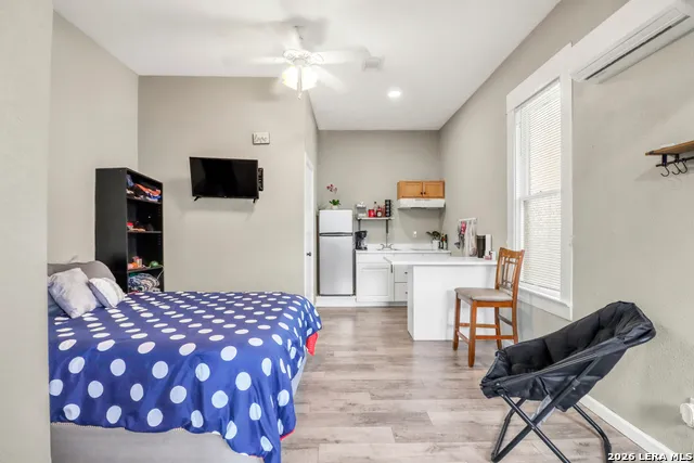 713 Lockhart San Antonio, TX 78202