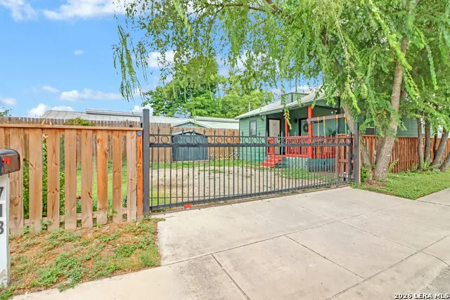 713 Lockhart San Antonio, TX 78202