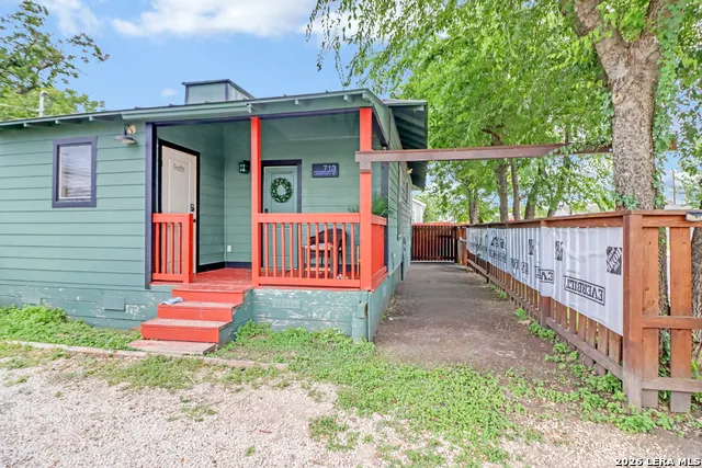 713 Lockhart San Antonio, TX 78202