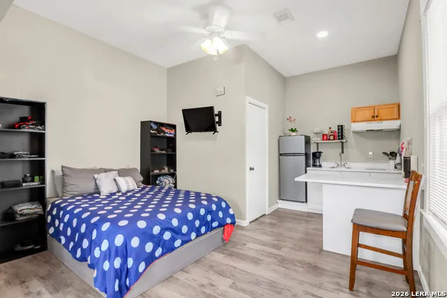 713 Lockhart San Antonio, TX 78202