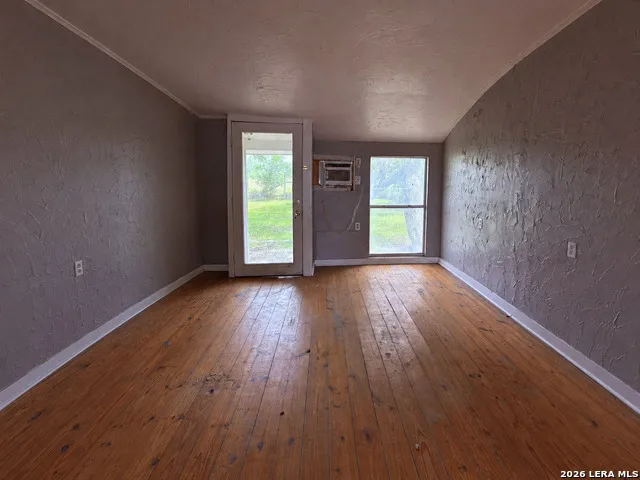 897 Zig Zag Ave Devine, TX 78016