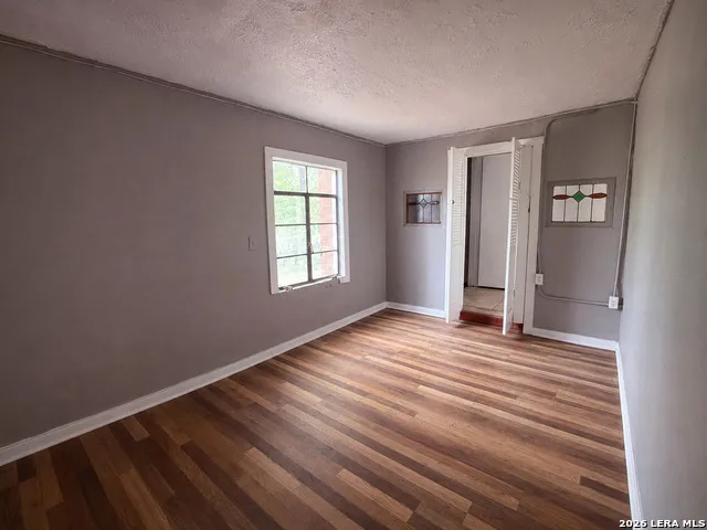897 Zig Zag Ave Devine, TX 78016