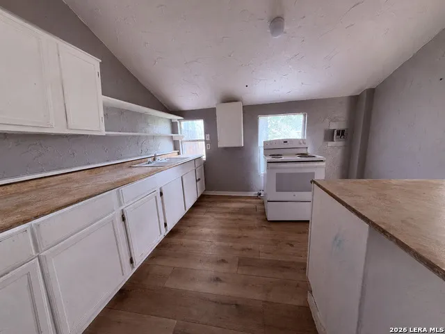 897 Zig Zag Ave Devine, TX 78016