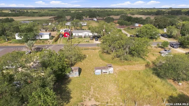 18764 Lagloria Elmendorf, TX 78112