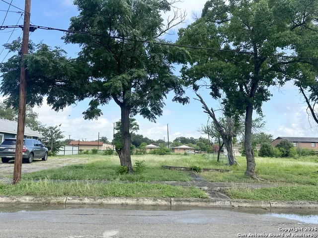 213 E Lindbergh Blvd Universal City, TX 78148