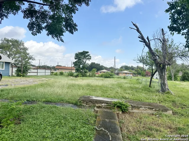 213 E Lindbergh Blvd Universal City, TX 78148