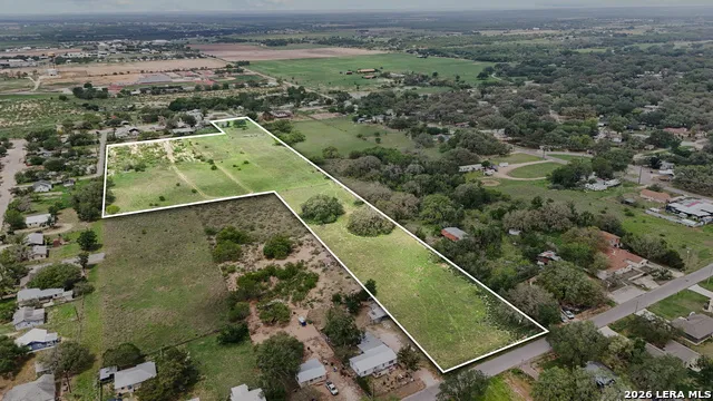 00 Windy Knoll Devine, TX 78016