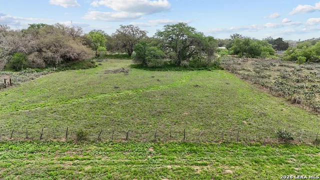 00 Windy Knoll Devine, TX 78016