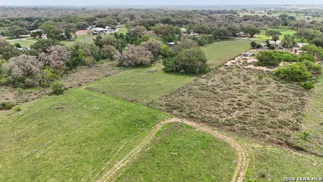 00 Windy Knoll Devine, TX 78016