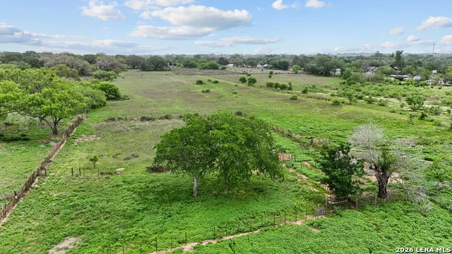 00 Windy Knoll Devine, TX 78016