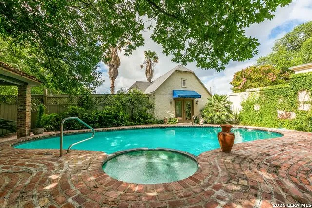 214 Terrell Rd Terrell Hills, TX 78209