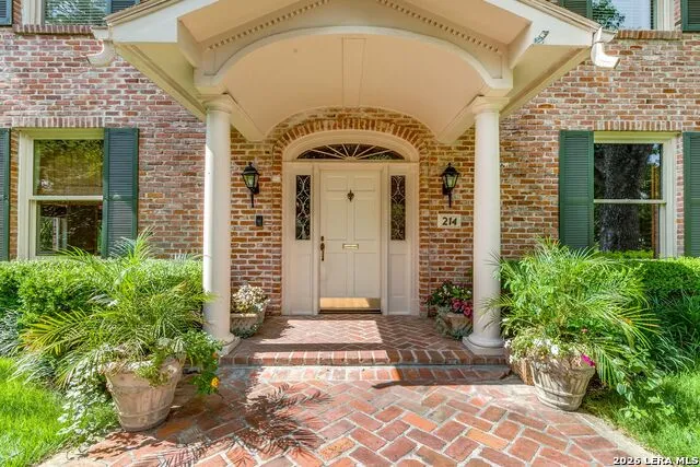 214 Terrell Rd Terrell Hills, TX 78209