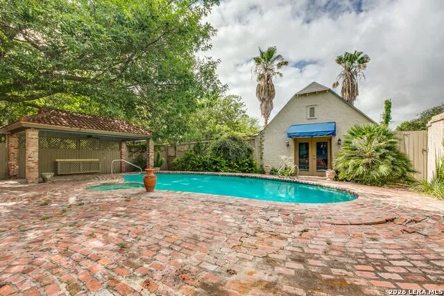 214 Terrell Rd Terrell Hills, TX 78209