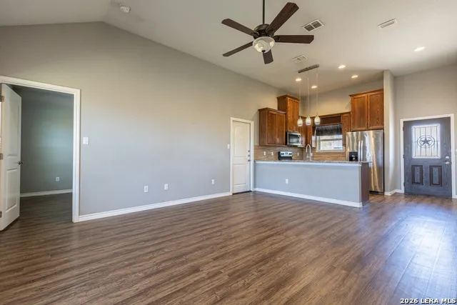 120 NAVARRO XING Seguin, TX 78155