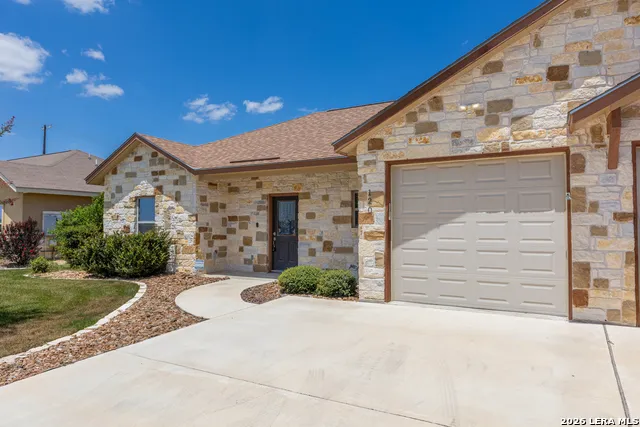 120 NAVARRO XING Seguin, TX 78155