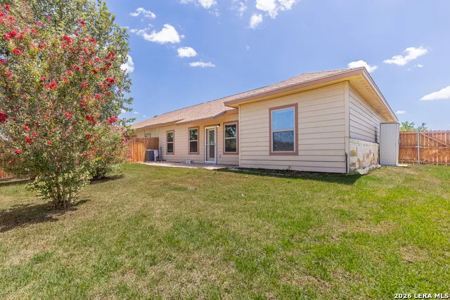 120 NAVARRO XING Seguin, TX 78155