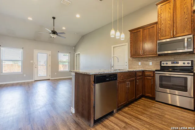 120 NAVARRO XING Seguin, TX 78155